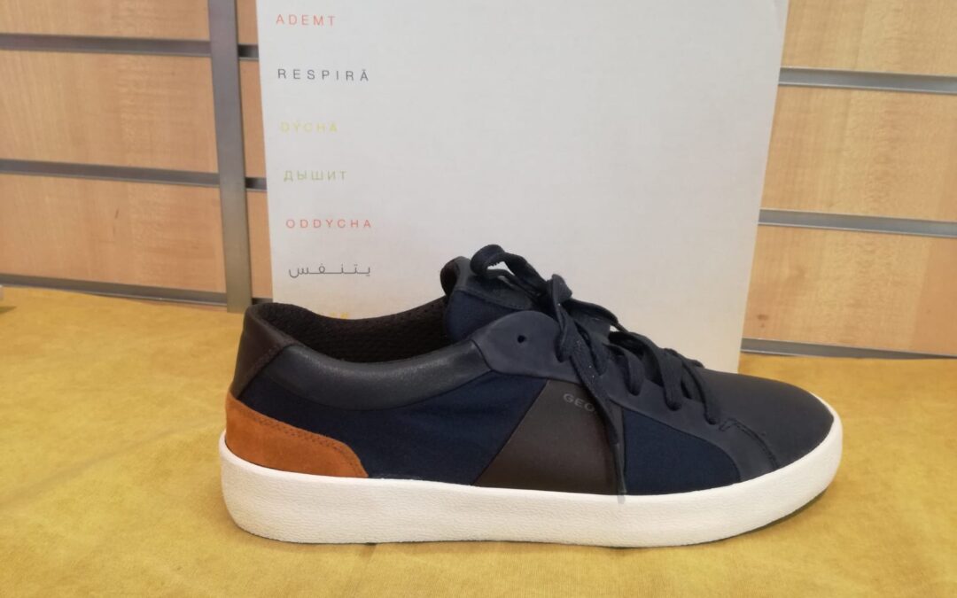 sneakeruomo